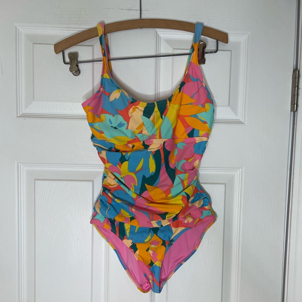 Anne Cole Printed Plumeria Scoop Neck Shirred One Piece Swimsuit - size 6 - Picture 2 of 5